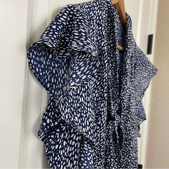 AVARA Flutter Sleeve Tie V-Neck Blouse Top Navy Blue Print Ruffle Women’s Large - Picture 5 of 8